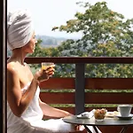 Relais Le Betulle Отель Конельяно